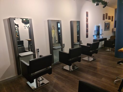 Salon Francesco's Styling Lounge